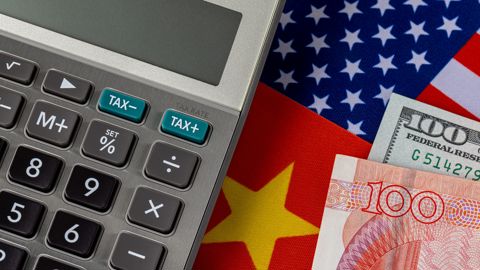  Donald Trump a annoncé un report de 90 jours des taxes à l’importation qui étaient entrées en vigueur ce mercredi matin... sauf pour la Chine, qui voit désormais ses importations taxées à 125 %.