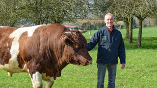 Pascal Laigle est devenu agriculteur sur un coup du sort, poussé par sa passion pour les concours et sa fidélité familiale. Pascal Laigle est devenu agriculteur sur un coup du sort, poussé par sa passion pour les concours et sa fidélité familiale.