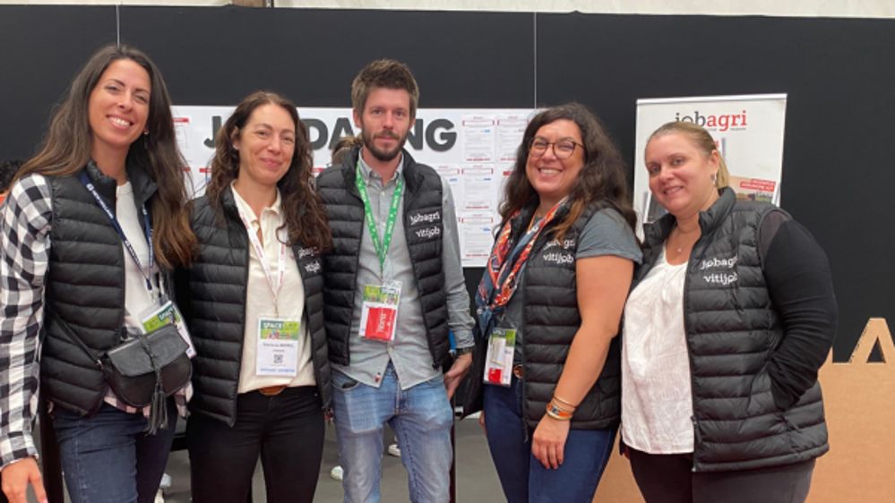 Guillaume Aubin et une partie de l’équipe durant le job dating au Salon Space 2024 en septembre dernier