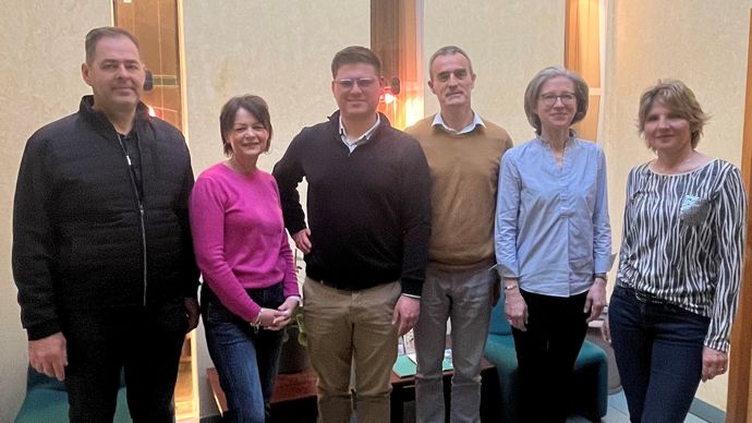 Pour suivre le parcours de formation au management, la quarantaine de managers du groupe Cal a été divisée en petits groupes de six à sept stagiaires.