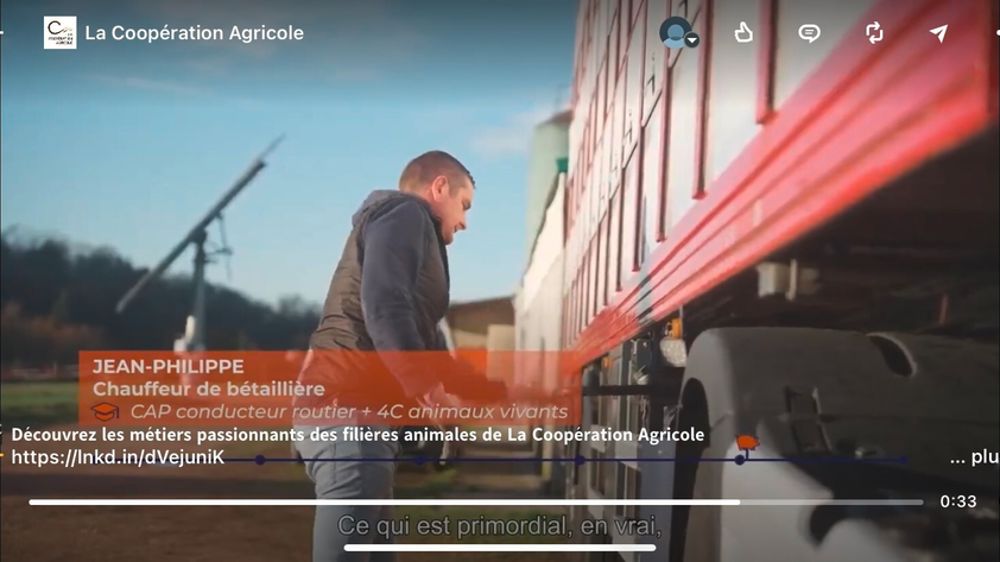 Jean-Philippe, chauffeur de bétaillère, partage la passion de son métier dans une série de vidéos réalisées par La Coopération agricole.