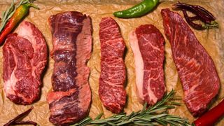 Les bovins avec une lente finition et des rations riches en énergies présentent de meilleures notes de persillé à l'abattage. Les bovins avec une lente finition et des rations riches en énergies présentent de meilleures notes de persillé à l'abattage.