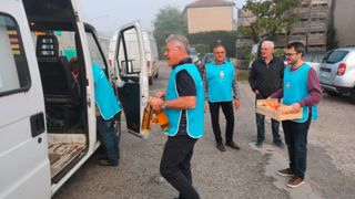 Max Doux a participé à une action où des dons de commerçants et producteurs étaient récoltés pour alimenter un restaurant solidaire à Agen (Lot-et-Garonne) en 2022. Max Doux a participé à une action où des dons de commerçants et producteurs étaient récoltés pour alimenter un restaurant solidaire à Agen (Lot-et-Garonne) en 2022.