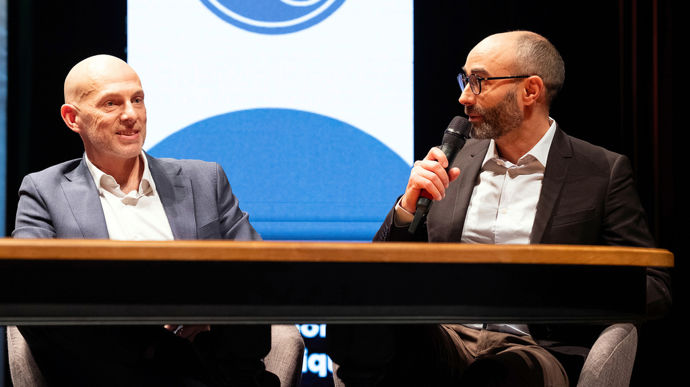 « Nous avons la volonté de faire du pain avec le blé collecté au sein de la coopérative », explique Jérôme Oger (à g.), directeur général d'Abak, société créée pour porter ce projet. A droite, Benjamin Bohbot, directeur de la franchise Louise.