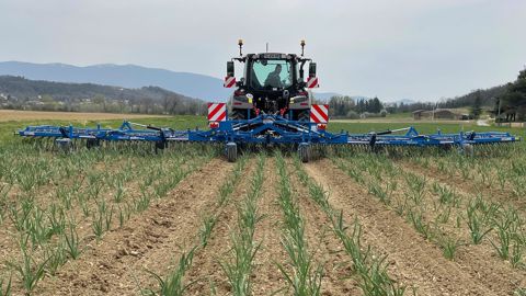 La herse étrille Pressius de Carré se décline de 1,80 à 15,40 m.