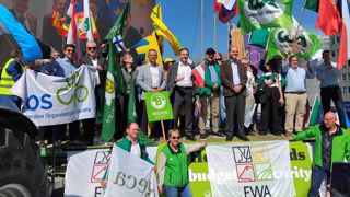 La Copa-Cogeca et plusieurs organisations agricoles européennes on tenté de mettre la pression sur Bruxelles le 20 mai. La Copa-Cogeca et plusieurs organisations agricoles européennes on tenté de mettre la pression sur Bruxelles le 20 mai.