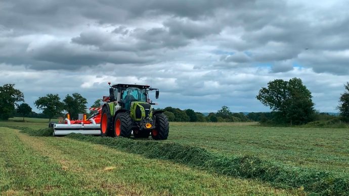 Il est essentiel d'être aussi doux que possible durant toute la fenaison pour éviter les pertes, en volume, comme en qualité.