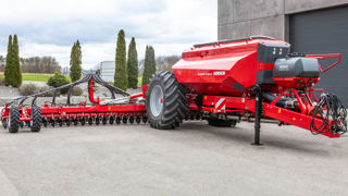 L'Avatar 12 LC propose une trémie de 9 400 litres à trois compartiments. L'Avatar 12 LC propose une trémie de 9 400 litres à trois compartiments.