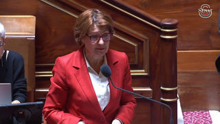 Annie Genevard a annoncé devant les sénateurs que les tirs de défenses contre le loup pour protéger les troupeaux de bovins seront bientôt possibles. Annie Genevard a annoncé devant les sénateurs que les tirs de défenses contre le loup pour protéger les troupeaux de bovins seront bientôt possibles.