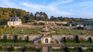 Jardins du château Valmer, à Chançay (37). Jardins du château Valmer, à Chançay (37).