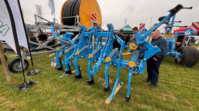Actisol monte un repliage hydraulique sur son décompacteur