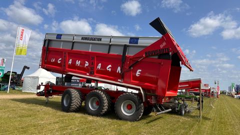 La 91-34 atteint une capacité de 52 m³ avec un double jeu de rehausses.