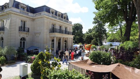 Une belle ambiance autour de la Villa Windsor, à Paris.