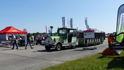Un des petits trains qui sillonnent le salon pour éviter aux visiteurs de faire des kilomètres notamment par forte chaleur comme ce dimanche 22 juin 2025. Un des petits trains qui sillonnent le salon pour éviter aux visiteurs de faire des kilomètres notamment par forte chaleur comme ce dimanche 22 juin 2025.