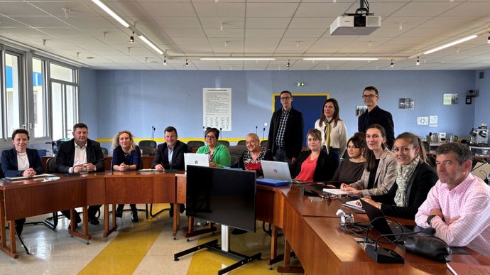 Le comité de pilotage de Course for Est vendredi 6 juin, avec notamment la coordinatrice, Christine Hellé (1ère à g.), le DG de Lorca, Philippe Dessertenne (2e), et le DG d'EMC2, Arnaud Le Grom de Maret (4e).