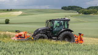 Les tracteurs Valtra A 105 et 115 reçoivent désormais d'office la transmission semi-powershift HiTech4. Les tracteurs Valtra A 105 et 115 reçoivent désormais d'office la transmission semi-powershift HiTech4.