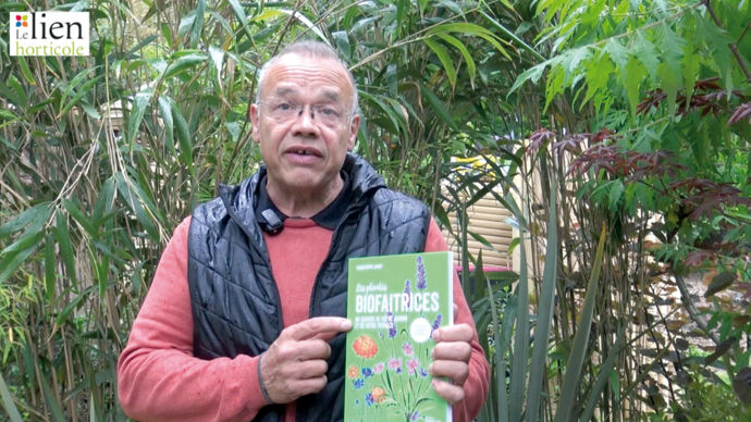 Christophe Jarry, horticulteur, pépiniériste et chef de projet en biodiversité au sein des pépinières
du Plateau de Versailles. Auteur du livre "Les plantes biofaitrices au service de votre jardin et de votre potager" (éd. Eyrolles)