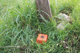 Des recherches sur le terrain, en s’aidant d’un plan cadastral, peuvent permettre de retrouver la borne ou son emplacement.