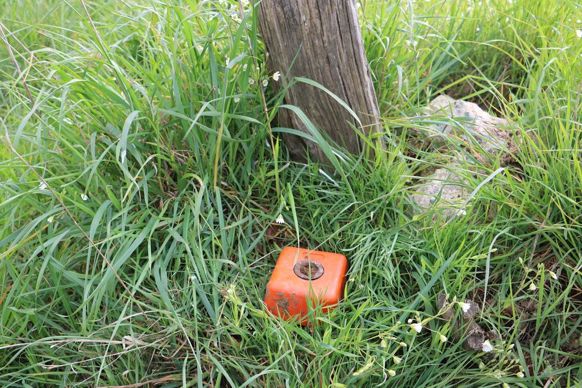 Des recherches sur le terrain, en s’aidant d’un plan cadastral, peuvent permettre de retrouver la borne ou son emplacement.