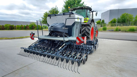 Le semoir Progress de Sky, s'équipe de la rampe de semis monodisque P30.