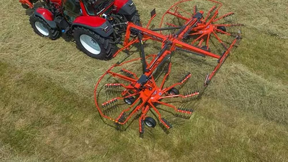 Andaineur Kuhn GA 7631 P : largeur de travail et largeur d’andain réglables Andaineur Kuhn GA 7631 P : largeur de travail et largeur d’andain réglables