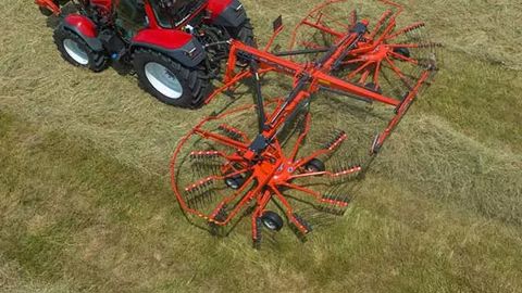 Andaineur Kuhn GA 7631 P : largeur de travail et largeur d’andain réglables Andaineur Kuhn GA 7631 P : largeur de travail et largeur d’andain réglables