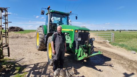 À l'image d'Arnaud Lacaisse, agriculteur à La Rue-Saint-Pierre (76), dix exploitants ont raconté leur rapport au machinisme.