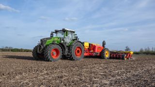 Avec son empattement de 3,02 m et une puissance qui peut atteindre 320 ch, le 800 Gen 5 offre un compromis entre les 700 et les 900. Avec son empattement de 3,02 m et une puissance qui peut atteindre 320 ch, le 800 Gen 5 offre un compromis entre les 700 et les 900.