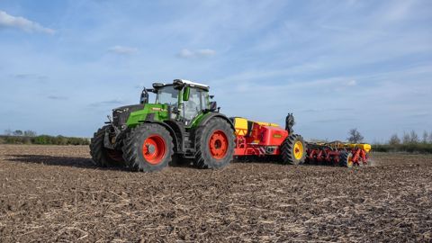 Avec son empattement de 3,02 m et une puissance qui peut atteindre 320 ch, le 800 Gen 5 offre un compromis entre les 700 et les 900. Avec son empattement de 3,02 m et une puissance qui peut atteindre 320 ch, le 800 Gen 5 offre un compromis entre les 700 et les 900.