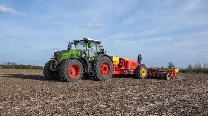 Avec son empattement de 3,02 m et une puissance qui peut atteindre 320 ch, le 800 Gen 5 offre un compromis entre les 700 et les 900.