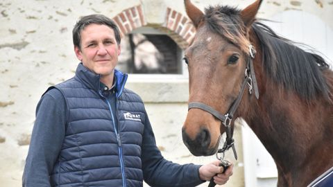 Polyculteur-éleveur à Culan (Cher), Charles Duchier est passionné de trot attelé.