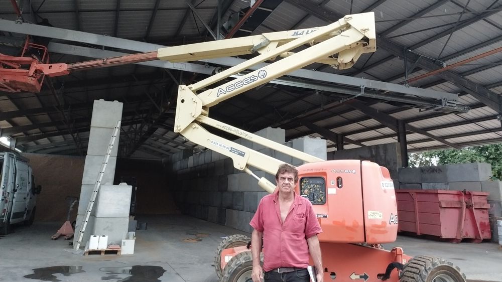 Le nouveau système de stockage à plat de CRéales, dirigé par Régis Césaro, est en cours d’installation dans le hangar de 1 400 m2 de Verteuil-d'Agenais (Lot-et-Garonne).