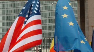 La liste des concessions aux États-Unis a été fixée selon le degré de « sensibilité » des filières concernées justifie la Commission européenne. La liste des concessions aux États-Unis a été fixée selon le degré de « sensibilité » des filières concernées justifie la Commission européenne.