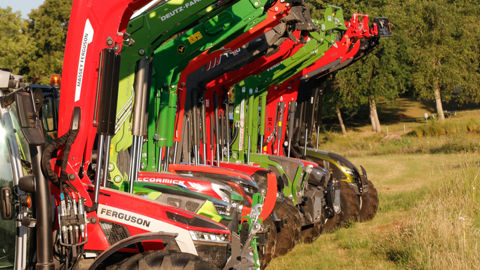 Nous avons mesuré la force de levage et le temps de cycle pour déterminer lequel des 10 tracteurs est le plus fort ou le plus rapide à la manutention. Nous avons mesuré la force de levage et le temps de cycle pour déterminer lequel des 10 tracteurs est le plus fort ou le plus rapide à la manutention.