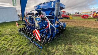 Rabe dévoile le Ventus, un combiné de semis porté de 3 m de largeur.