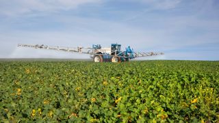 La cour administrative d'appel de Paris a conclu au manquement de l'Etat, à travers l'Anses, dans l'évaluation de certains produits phytosanitaires. La cour administrative d'appel de Paris a conclu au manquement de l'Etat, à travers l'Anses, dans l'évaluation de certains produits phytosanitaires.