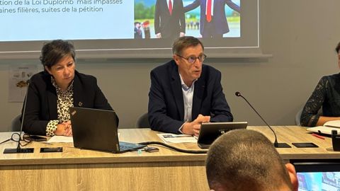 Dominique Chargé, au centre, lors de la conférence de presse de rentrée de la Coopération agricole le 3 septembre Dominique Chargé, au centre, lors de la conférence de presse de rentrée de la Coopération agricole le 3 septembre