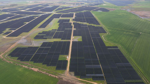 L'engagement d 'Agco va aider Bruc à construire une centrale photovoltaïque de 100 mégawatt au nord-ouest de l'Espagne. L'engagement d 'Agco va aider Bruc à construire une centrale photovoltaïque de 100 mégawatt au nord-ouest de l'Espagne.