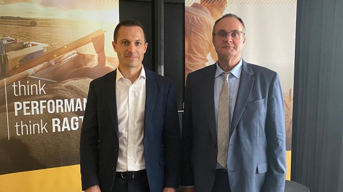 Damien Robert (à g.), directeur général de RAGT semences, et Laurent Guerreiro, président du directoire du groupe RAGT, mardi 2 septembre lors d'une conférence de presse dans le cadre de la Foire de Châlons (Marne).