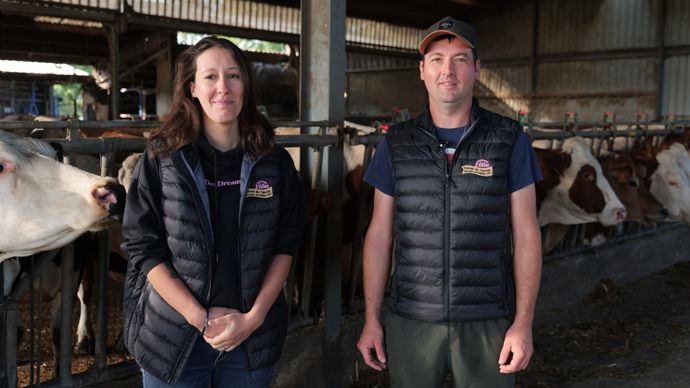Les éleveurs du Gaec du Terrier réintroduisent le lactosérum dans la ration lorsque les vaches sont au bâtiment, soit autour de 225 jours par an. Le reste du temps, les vaches sont en pâturage intégral.