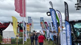 Plus de 300 partenaires et exposants et une centaine d’experts ont animé le salon des Méca-Culturales. Plus de 300 partenaires et exposants et une centaine d’experts ont animé le salon des Méca-Culturales.