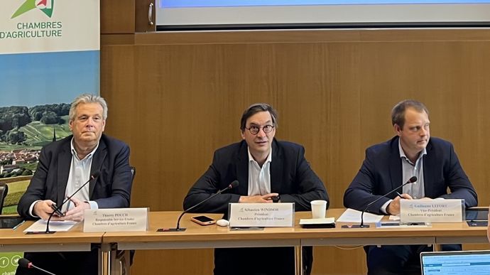Conférence de rentrée des chambres d'agriculture : de gauche à droite, Thierry Pouch, Sébastien Windsor et Guillaume Lefort.