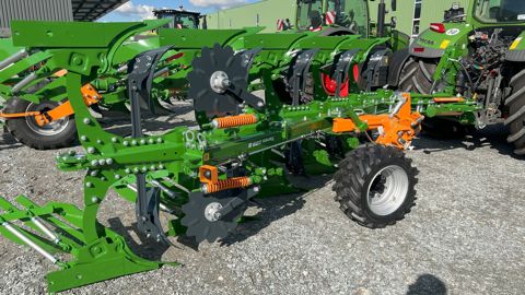 La charrue portée Teres 200 dispose d'un châssis à 4 corps ou à 4 + 1 corps.