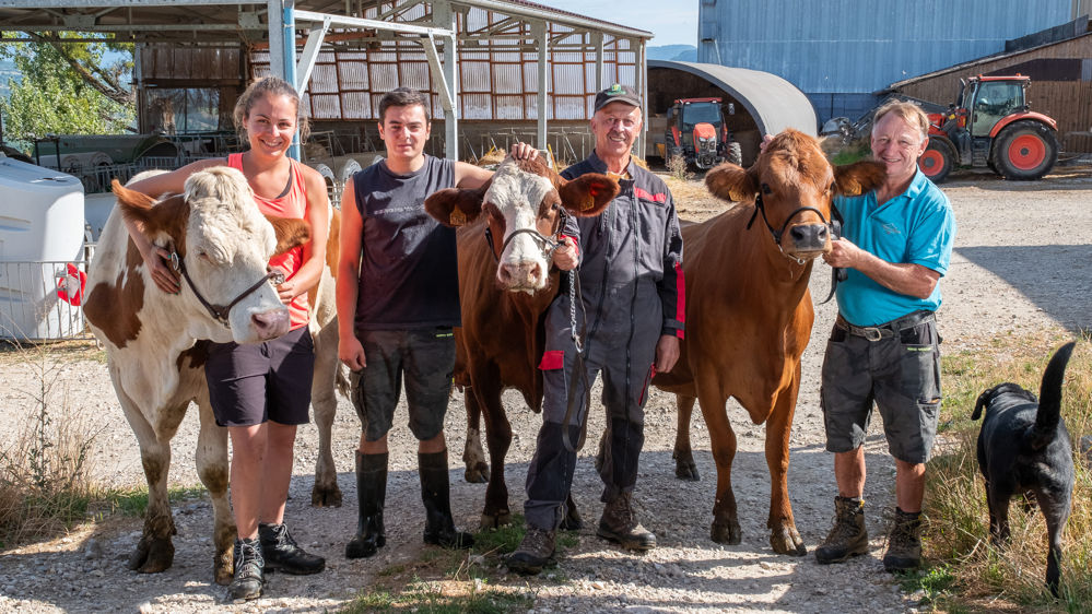 L'équipe du Gaec 13 en Savoie L'équipe du Gaec 13 en Savoie