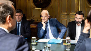 Le Premier ministre, Sébastien Lecornu, a reçu les présidents de la FNSEA et de Jeunes Agriculteurs le 2 octobre 2025. Le Premier ministre, Sébastien Lecornu, a reçu les présidents de la FNSEA et de Jeunes Agriculteurs le 2 octobre 2025.