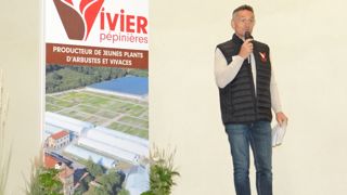 Damien Vivier présente la nouvelle image de sa pépinière.