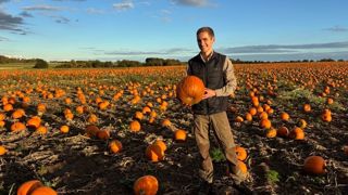 « En quatre semaines, nous devons livrer 200 000 citrouilles », explique Christian Olesen. « En quatre semaines, nous devons livrer 200 000 citrouilles », explique Christian Olesen.
