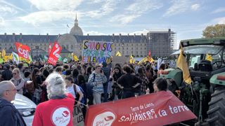 A l'appel de la Confédération paysanne, 50 organisations ont manifesté contre l'accord UE-Mercosur le 14 octobre à Paris. A l'appel de la Confédération paysanne, 50 organisations ont manifesté contre l'accord UE-Mercosur le 14 octobre à Paris.