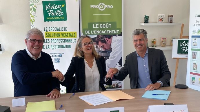 De gauche à droite, Antoine Fabry, DG de Pro à Pro, Barbara Ferrand-Lecocq, DG de Vivien Paille et Eric Foucault, DG d'Arterris.