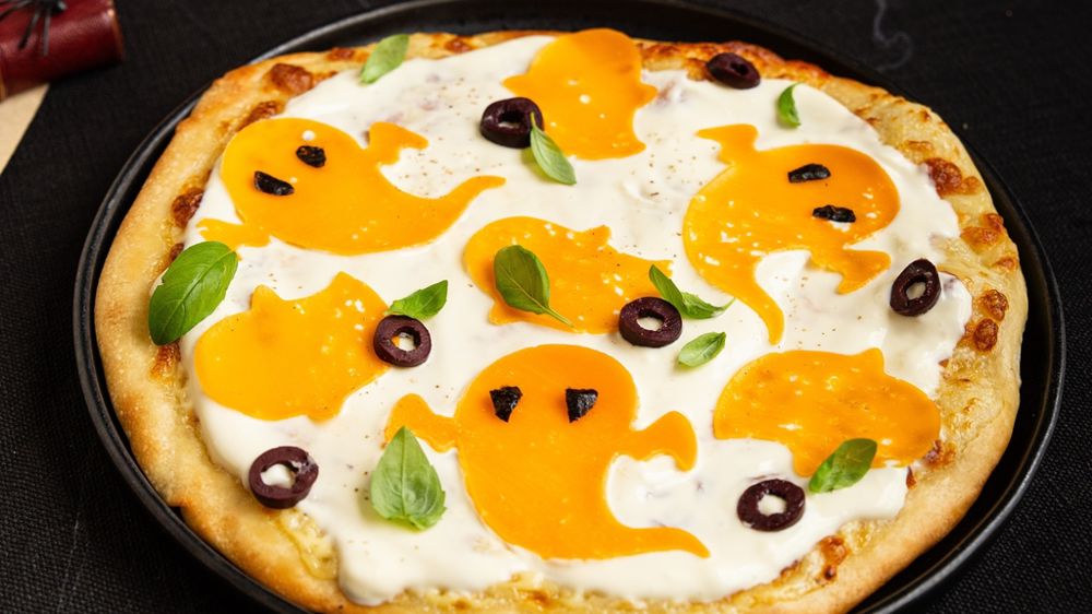 Pizza fantôme à la mimolette Isigny Sainte-Mère
